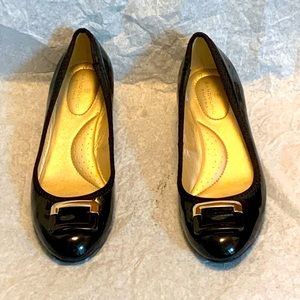 Bandolino 6 1/2 Black and Gold